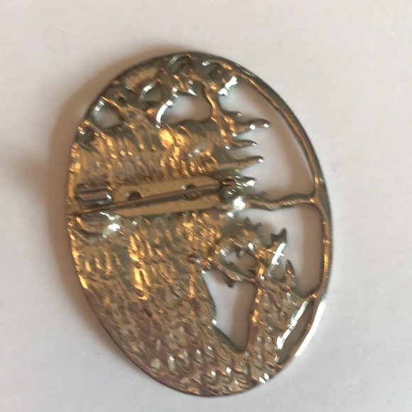 Oval Windblown Lady Brooch Silvertone Free Spirited Woman - Picture 3 of 4